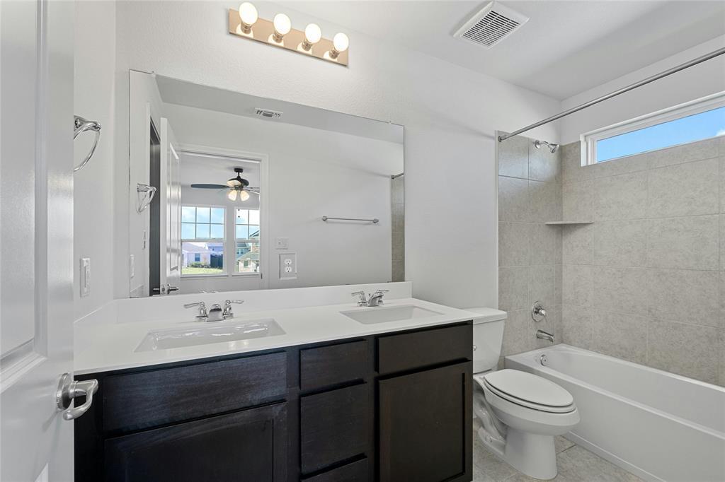 9713 Grapevine Leaf DR