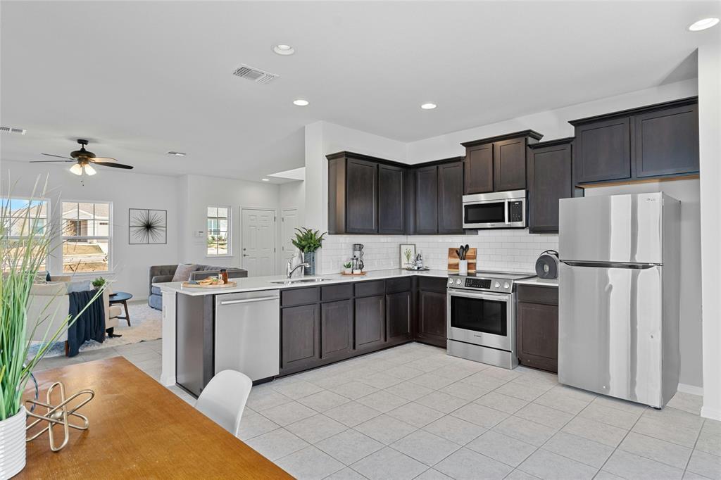 9713 Grapevine Leaf DR