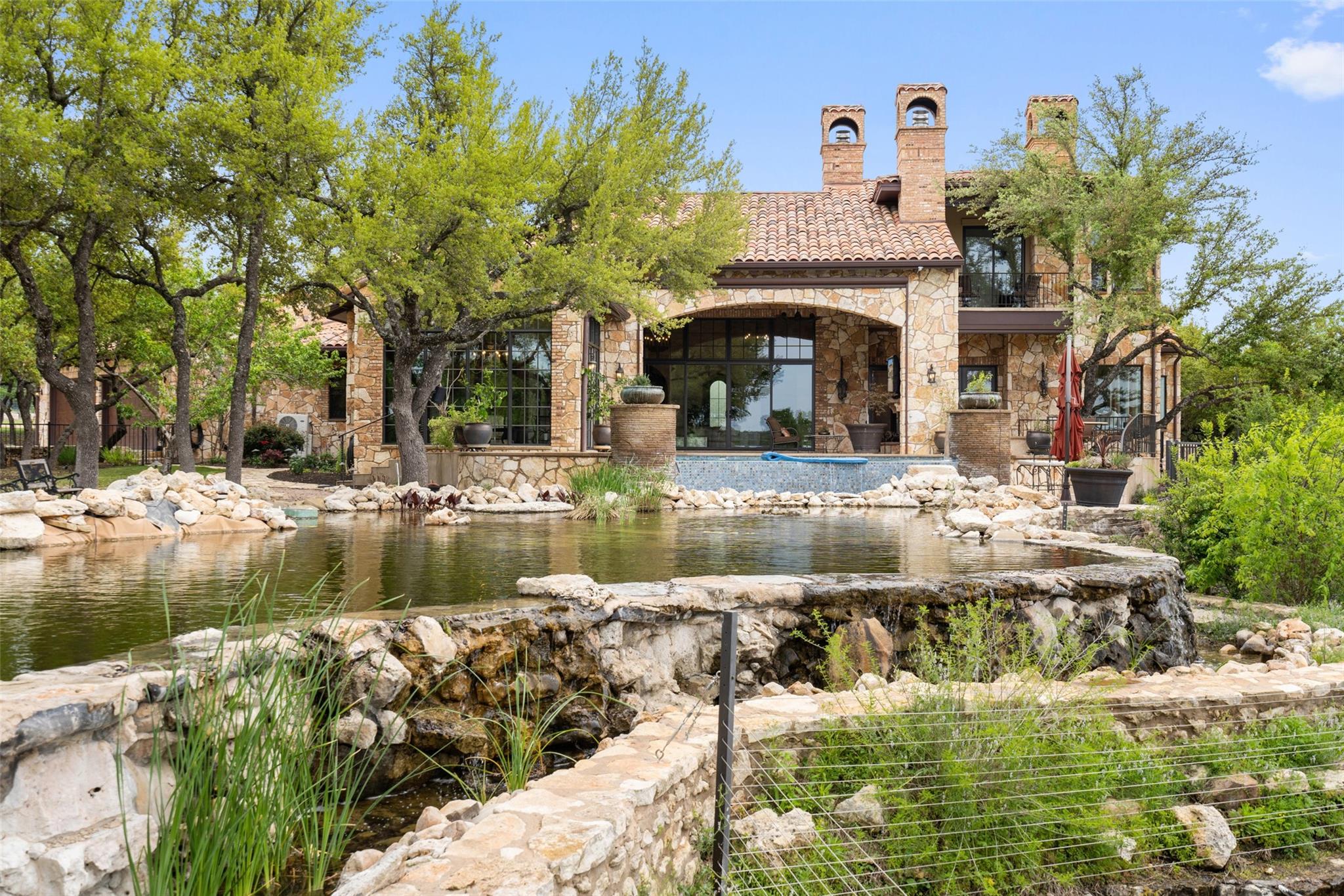 808 Rivercliff DR