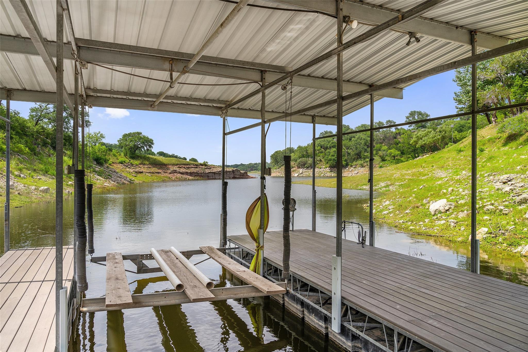 808 Rivercliff DR