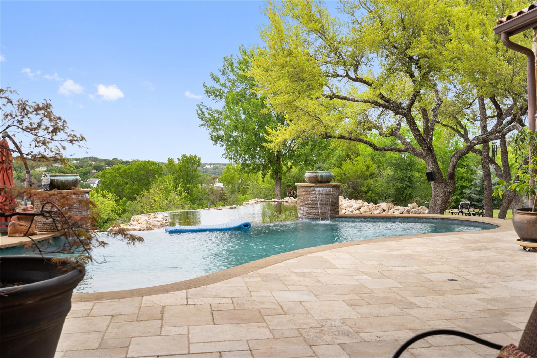 808 Rivercliff DR