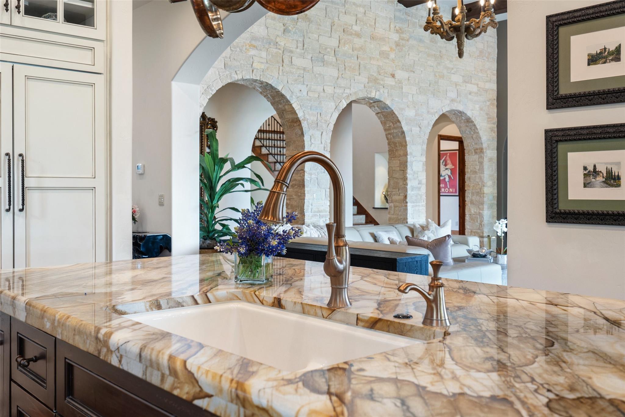 808 Rivercliff DR