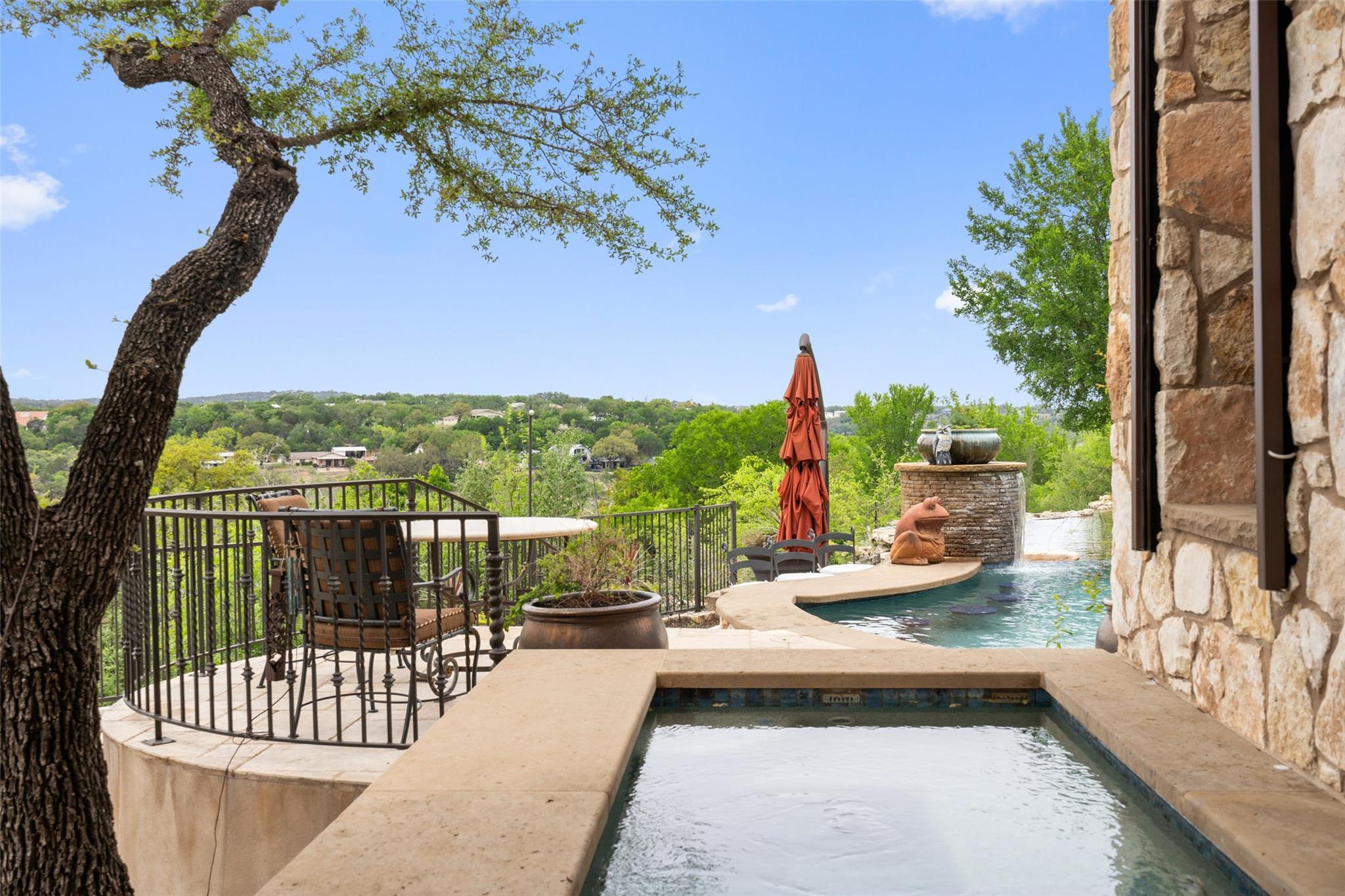 808 Rivercliff DR