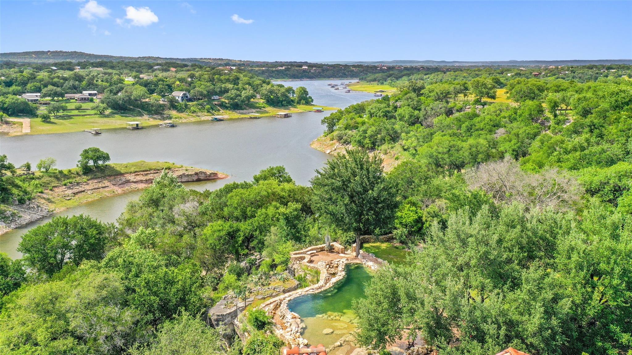 808 Rivercliff DR