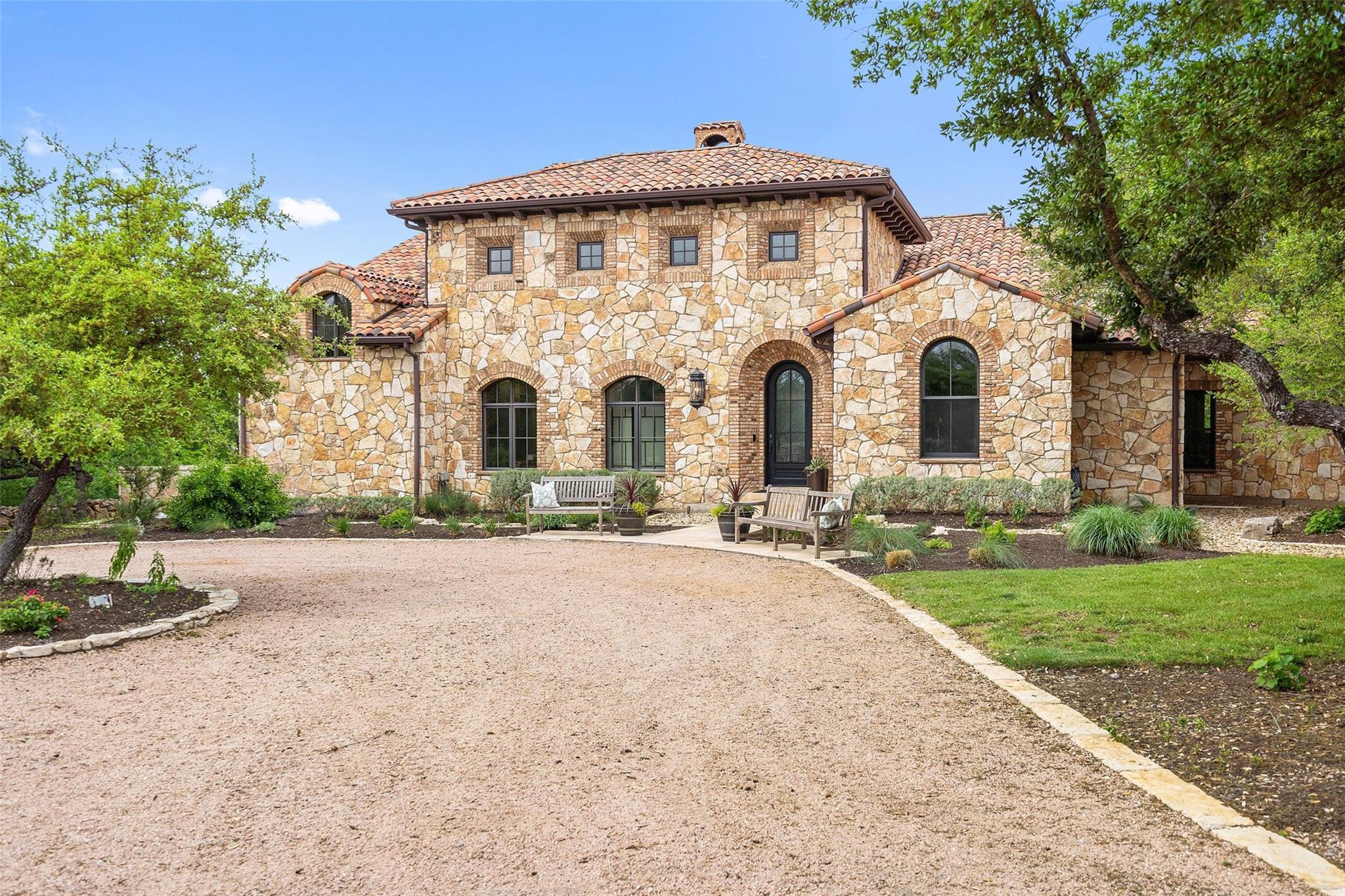808 Rivercliff DR