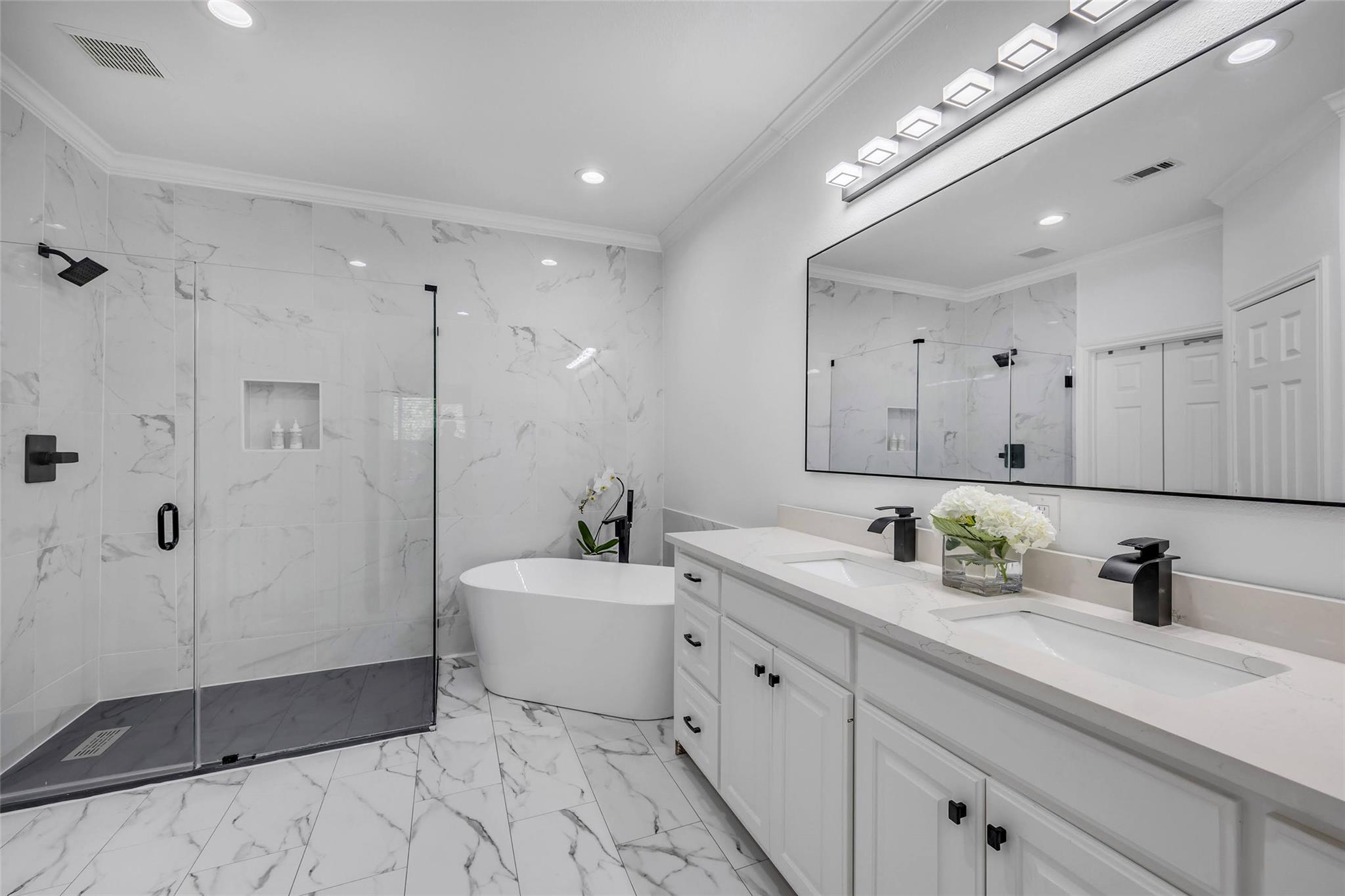5511 Oakwood CV # B