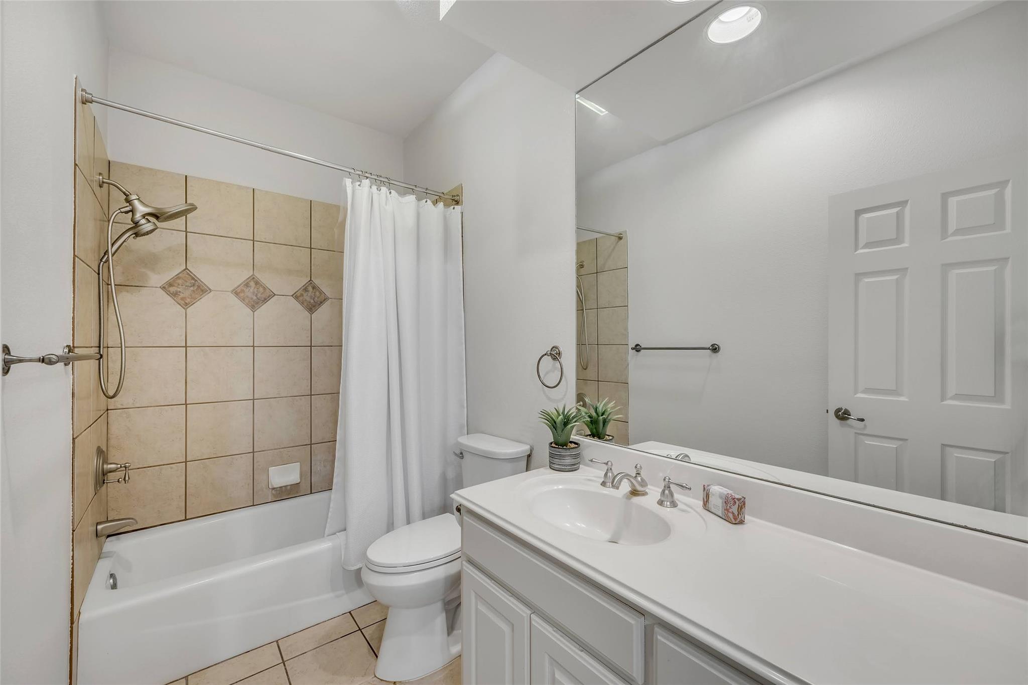 5511 Oakwood CV # B