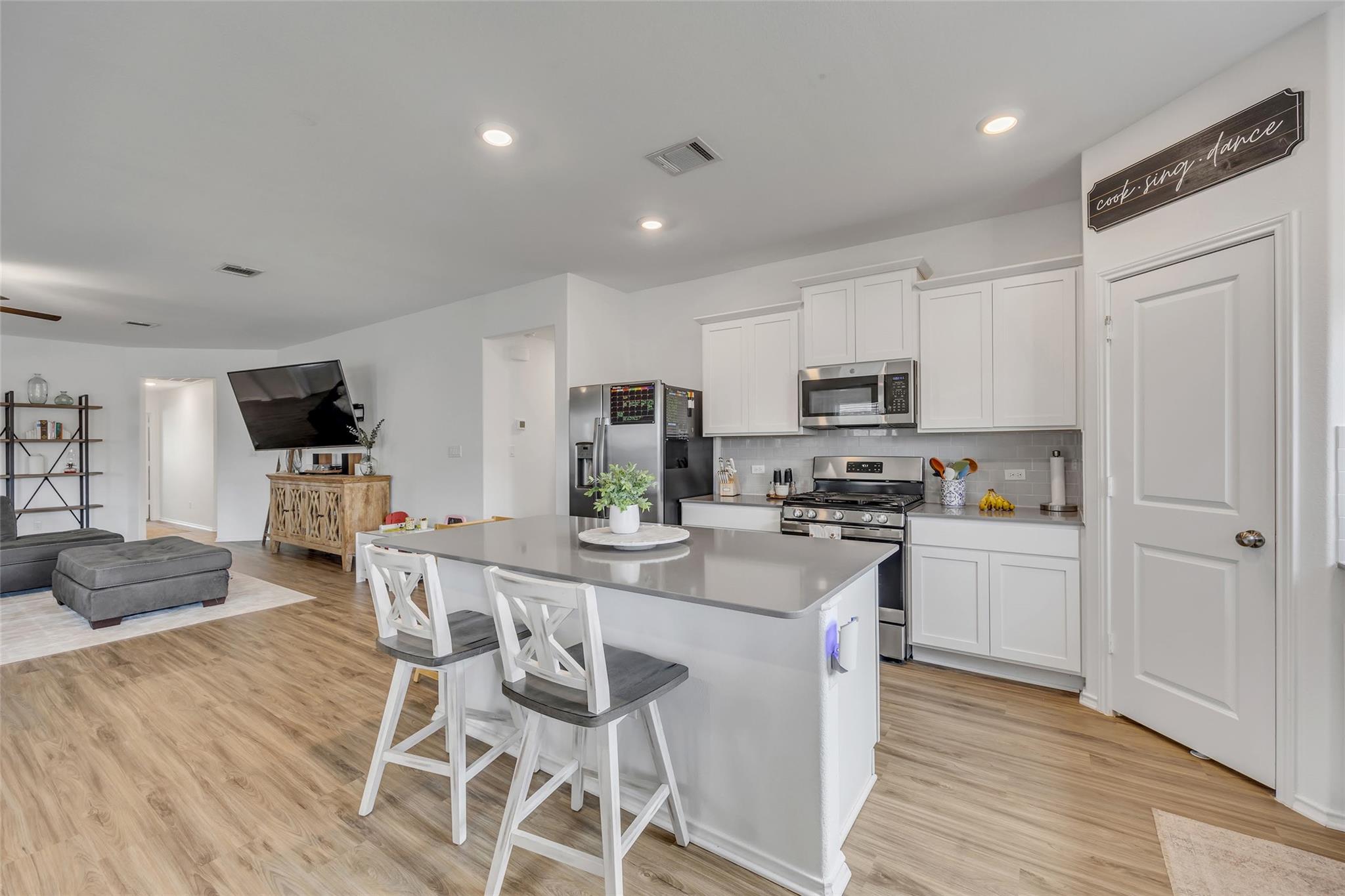 104 Claiborne Wright WAY