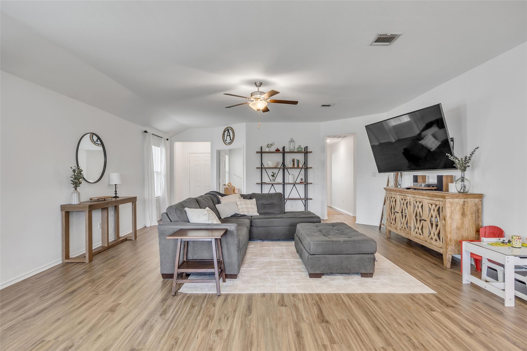 104 Claiborne Wright WAY