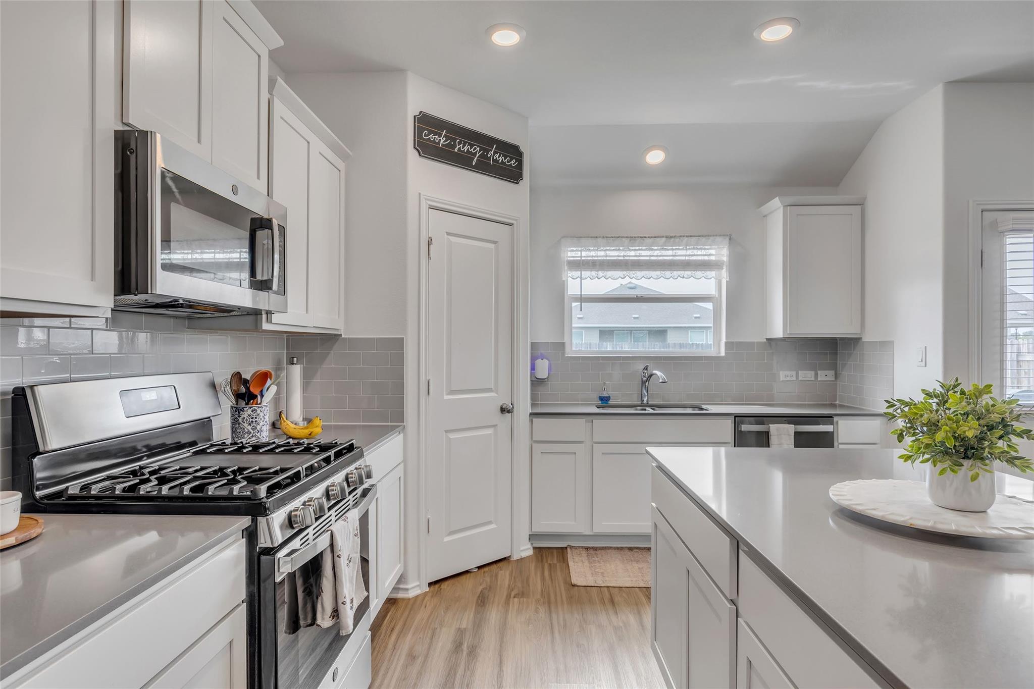 104 Claiborne Wright WAY