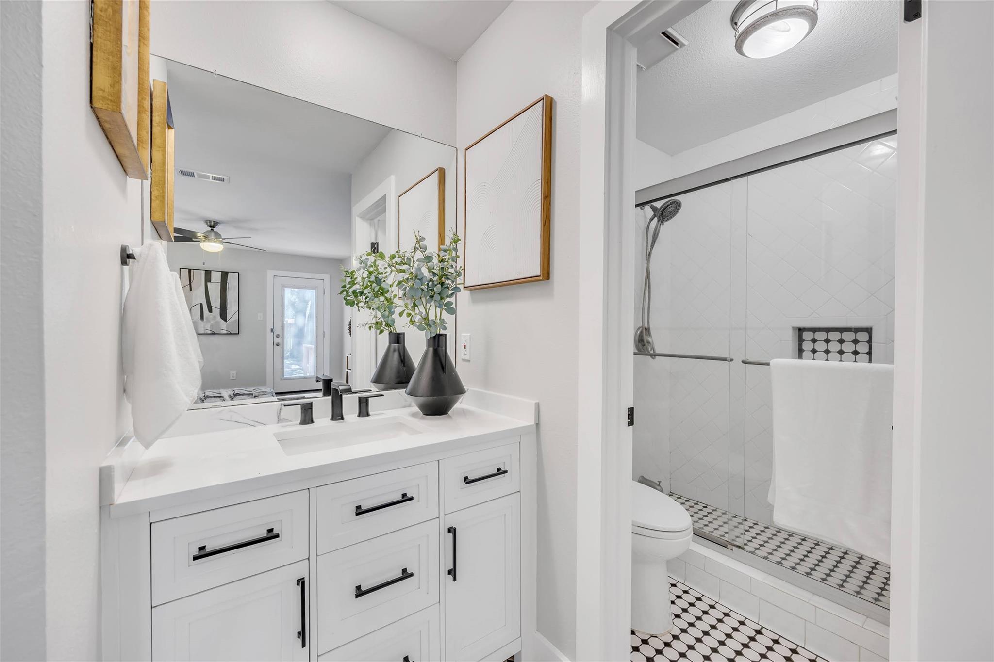 12710 Heinemann DR