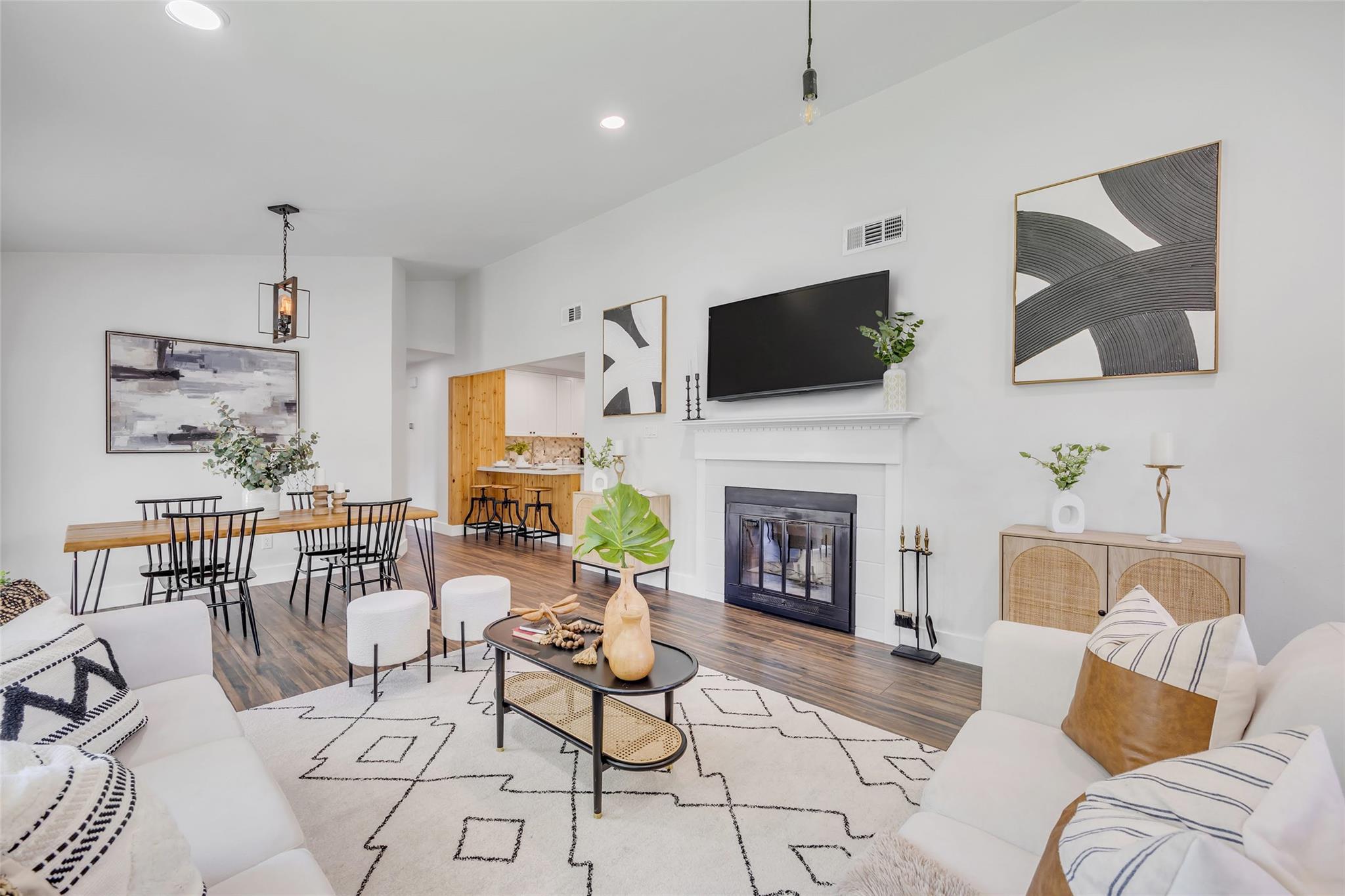 12710 Heinemann DR