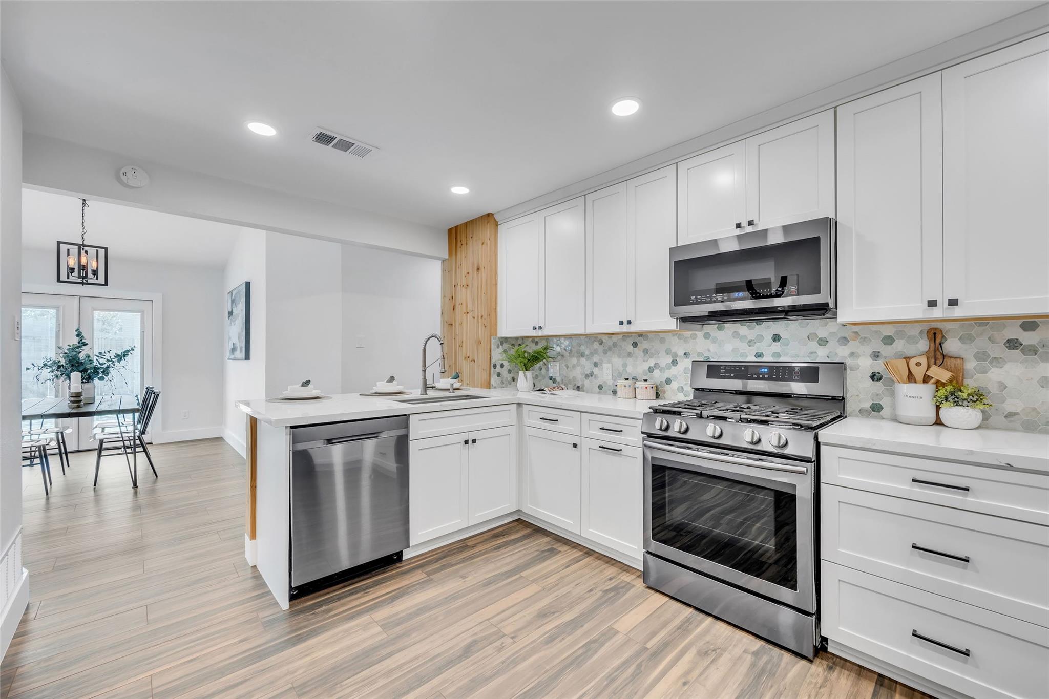12710 Heinemann DR
