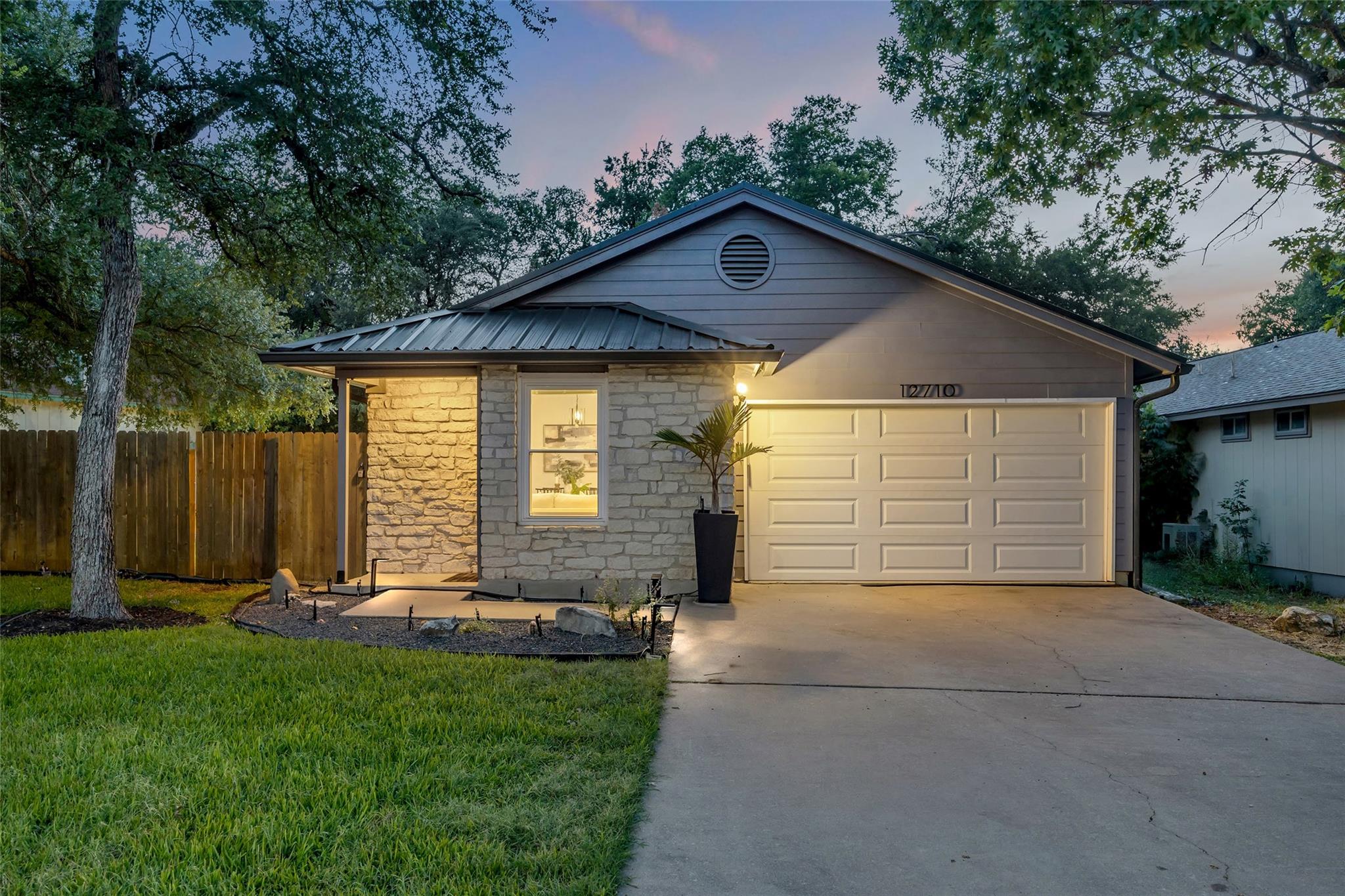 12710 Heinemann DR