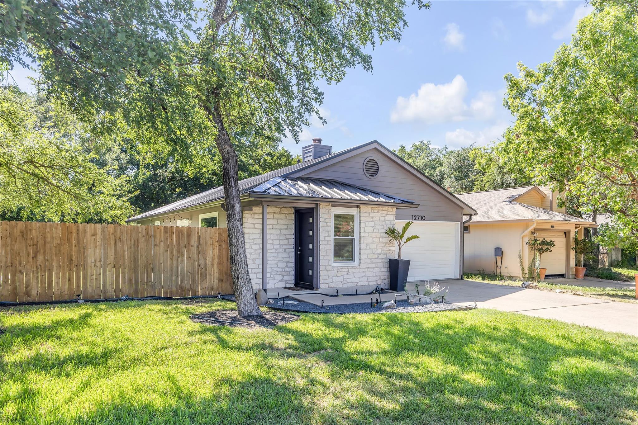 12710 Heinemann DR