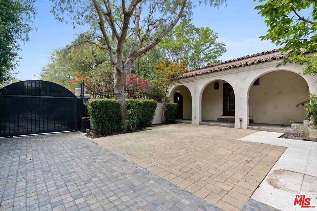 312 El Camino Drive