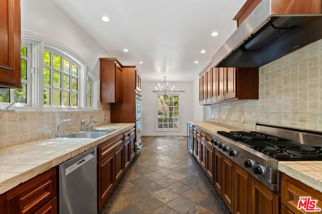 312 El Camino Drive