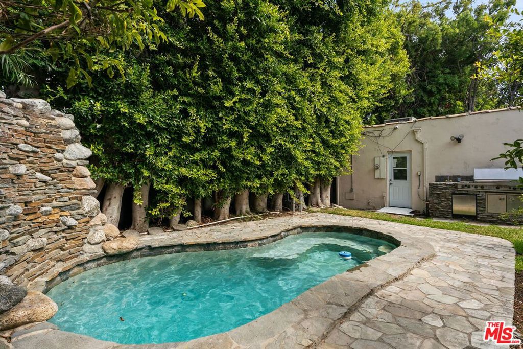 312 El Camino Drive
