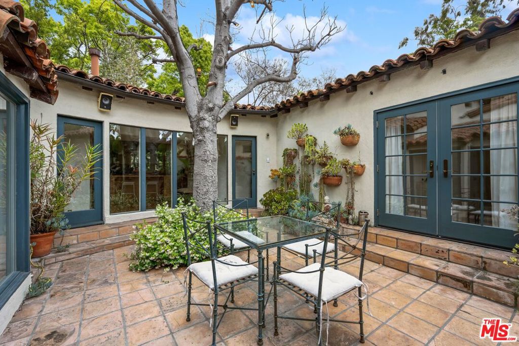 902 S Highland Avenue