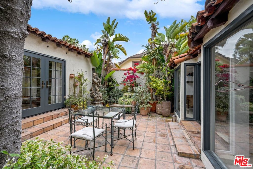 902 S Highland Avenue