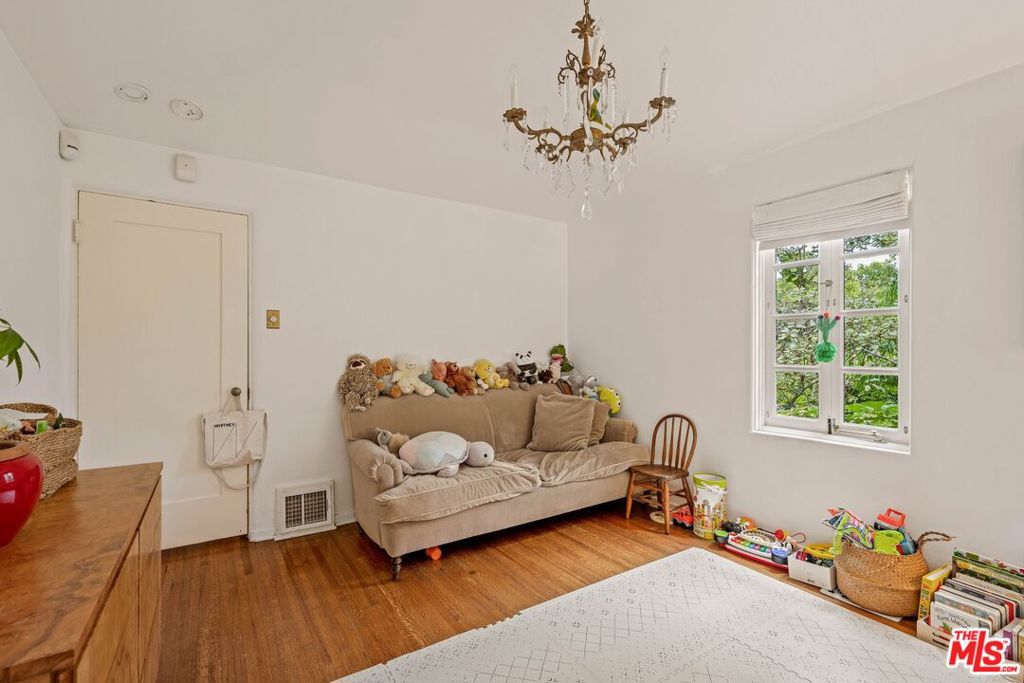 902 S Highland Avenue