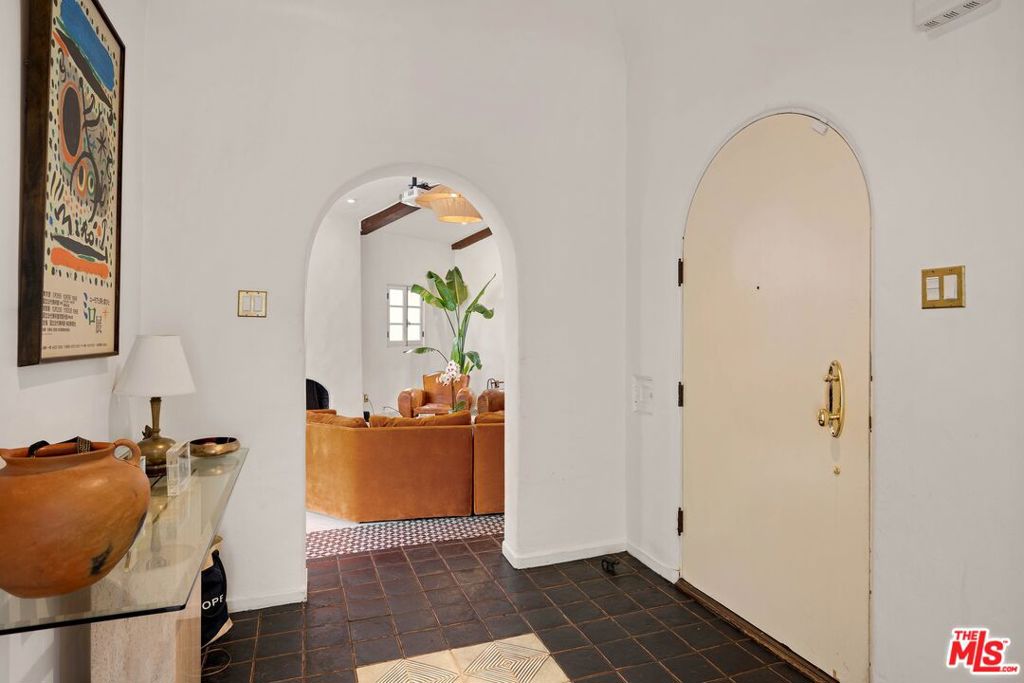 902 S Highland Avenue