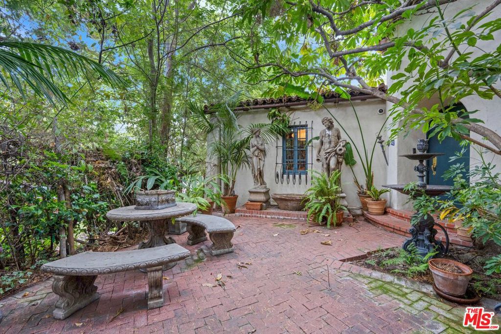 902 S Highland Avenue