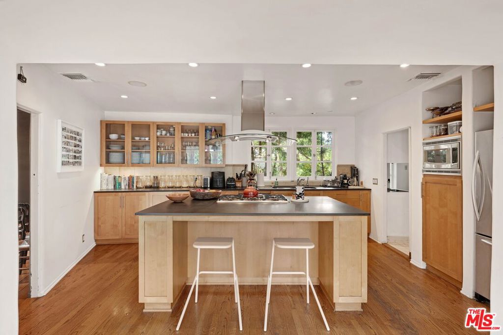 902 S Highland Avenue