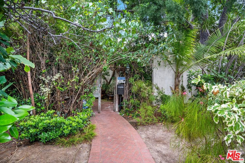 902 S Highland Avenue