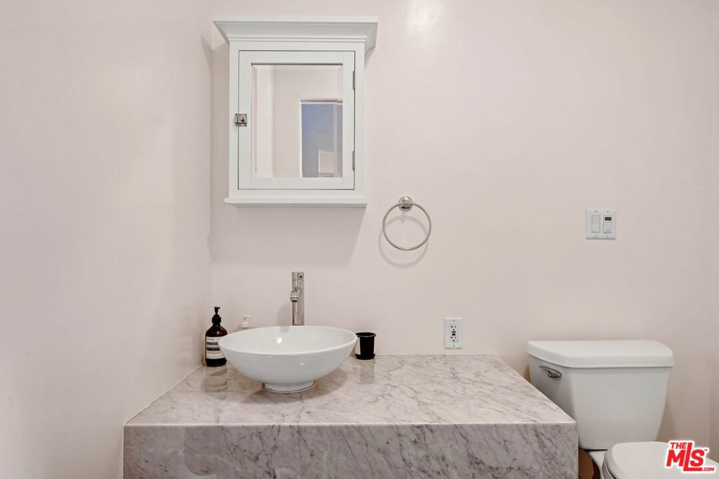 902 S Highland Avenue