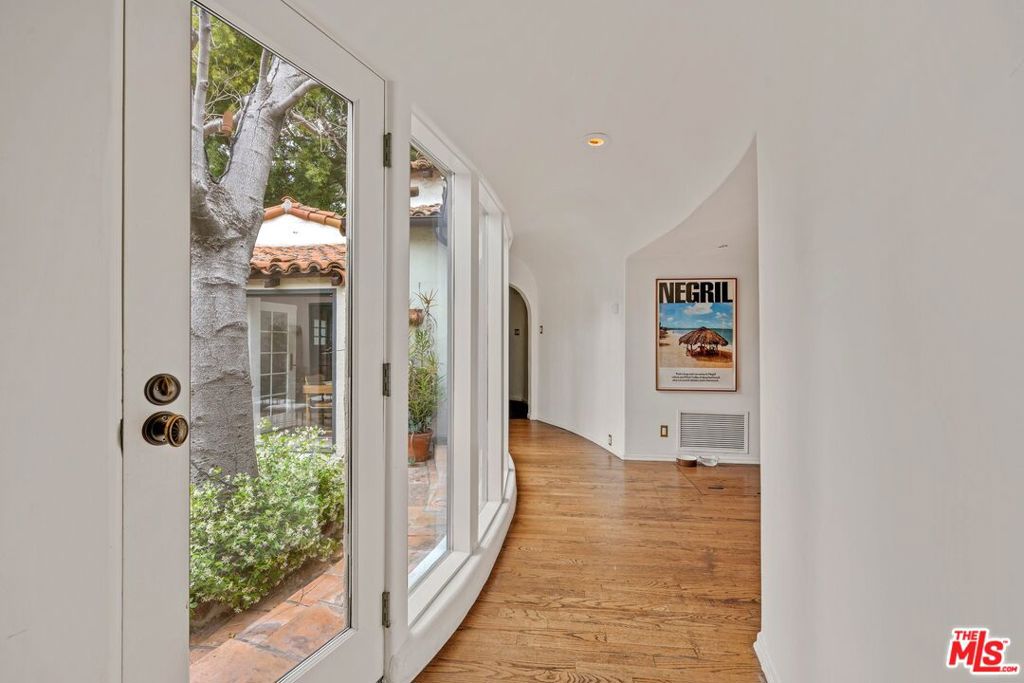 902 S Highland Avenue