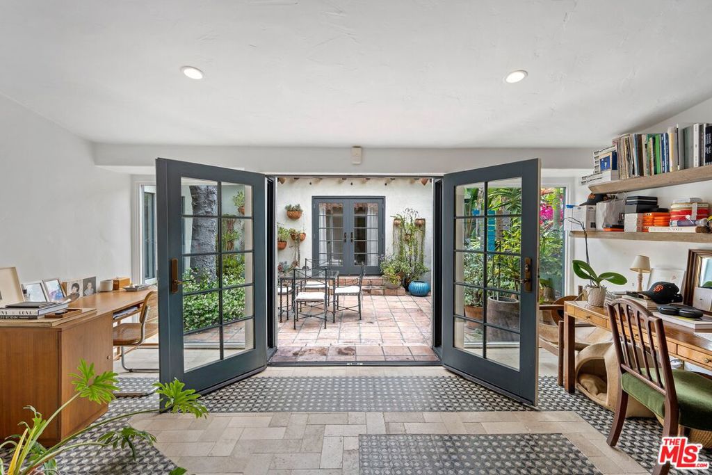 902 S Highland Avenue