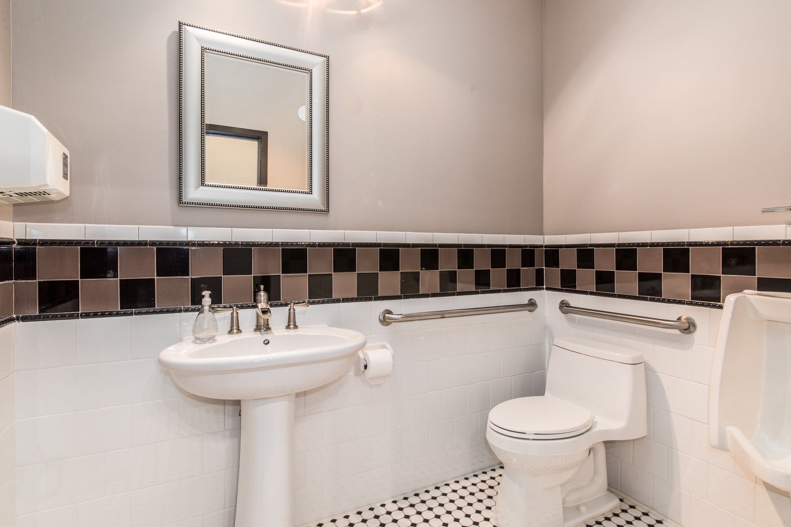 1645 S River Road Unit: 8-9