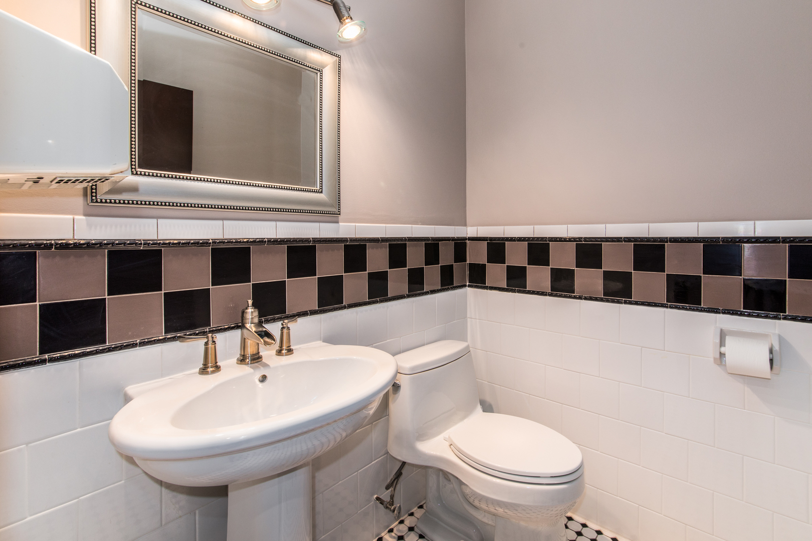 1645 S River Road Unit: 8-9
