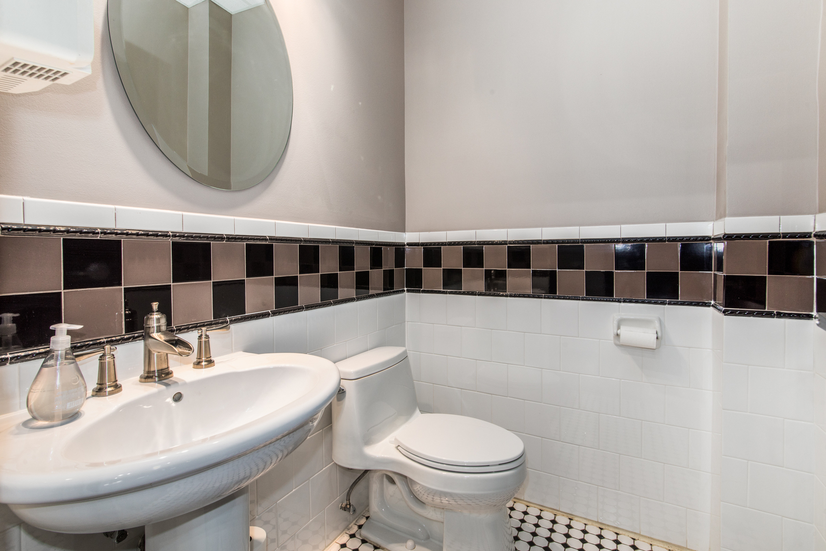 1645 S River Road Unit: 8-9