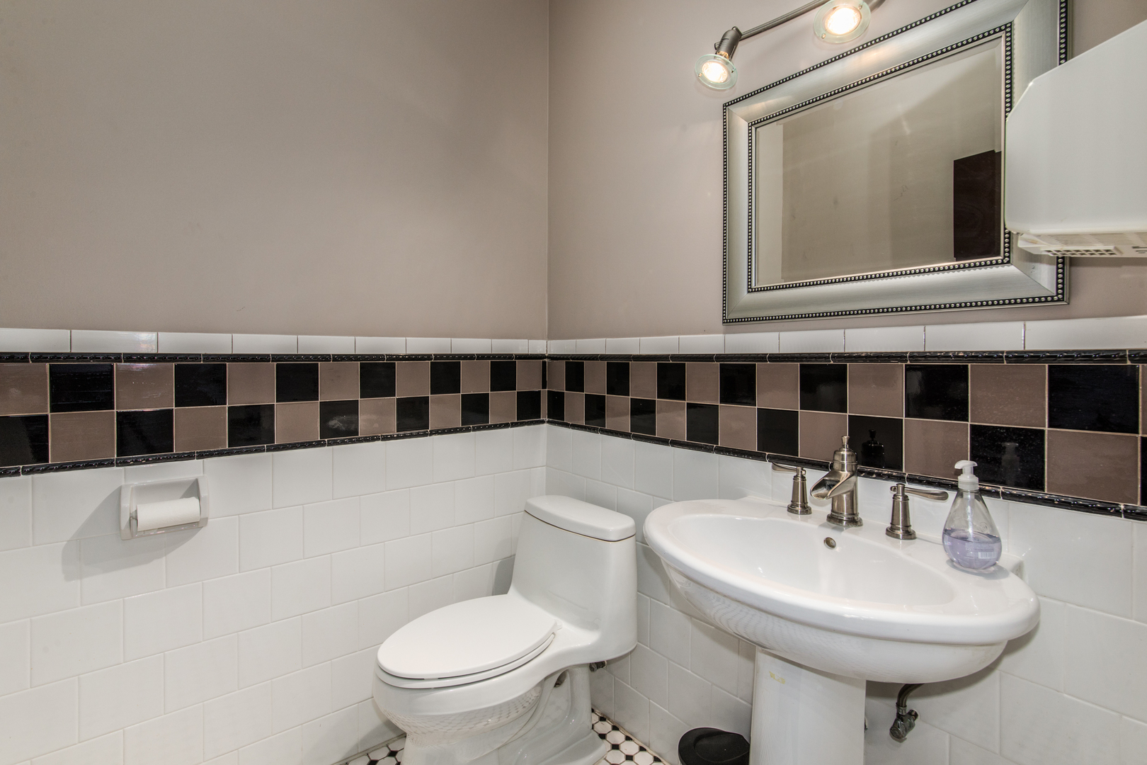 1645 S River Road Unit: 8-9
