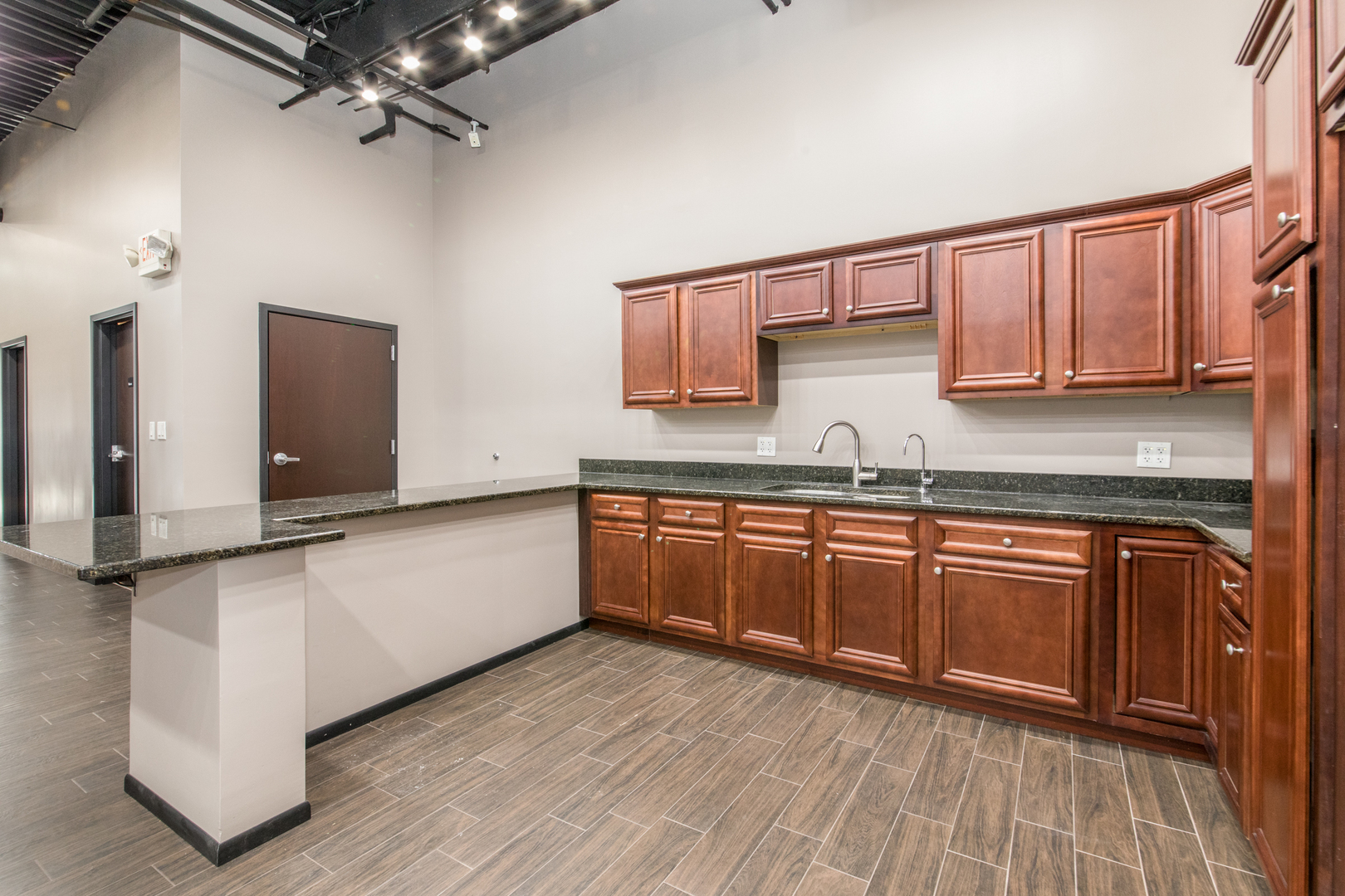 1645 S River Road Unit: 8-9