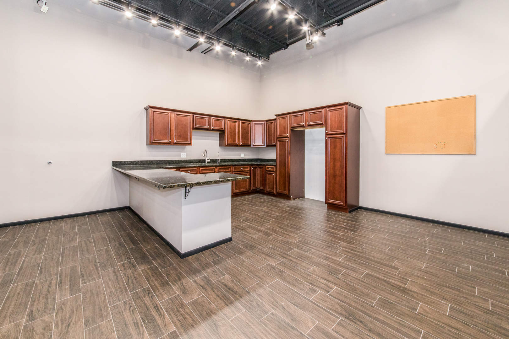 1645 S River Road Unit: 8-9