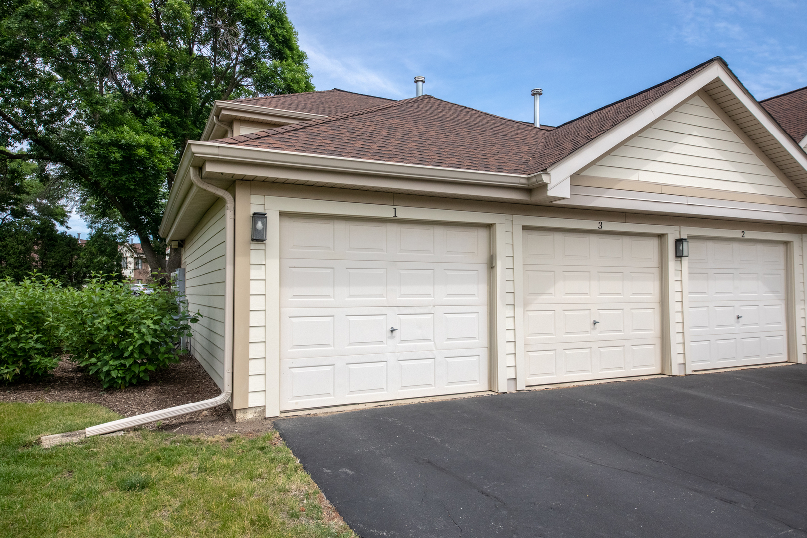 856 E Coach Road Unit: 1
