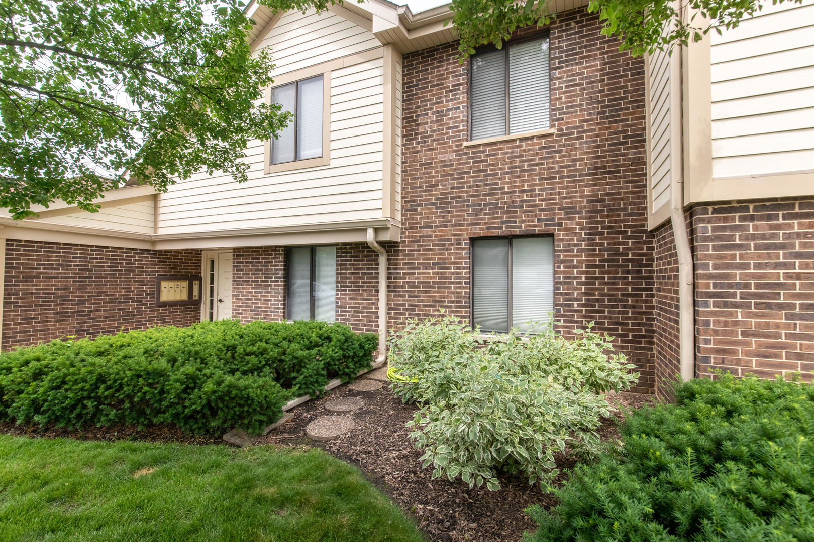 856 E Coach Road Unit: 1