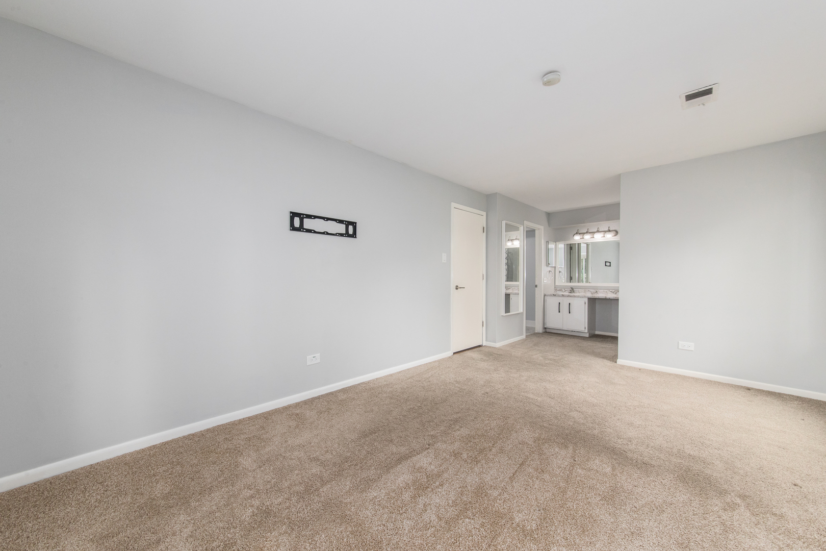 856 E Coach Road Unit: 1