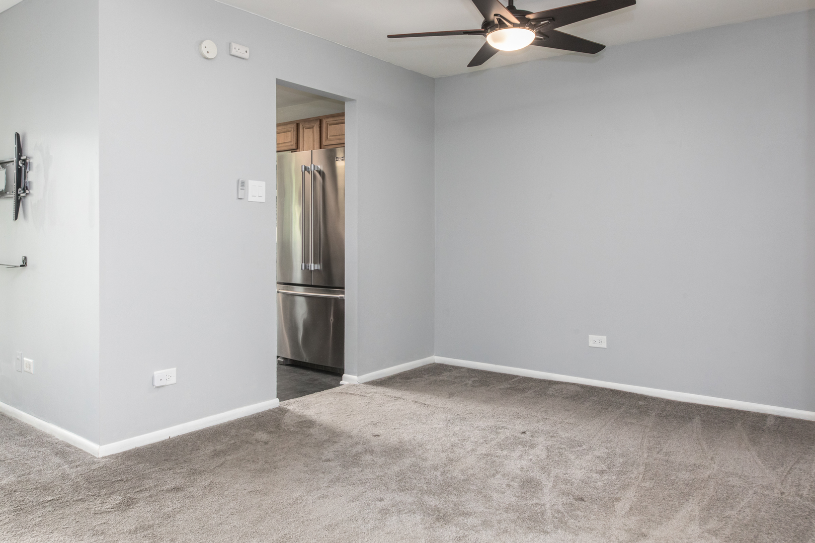 856 E Coach Road Unit: 1