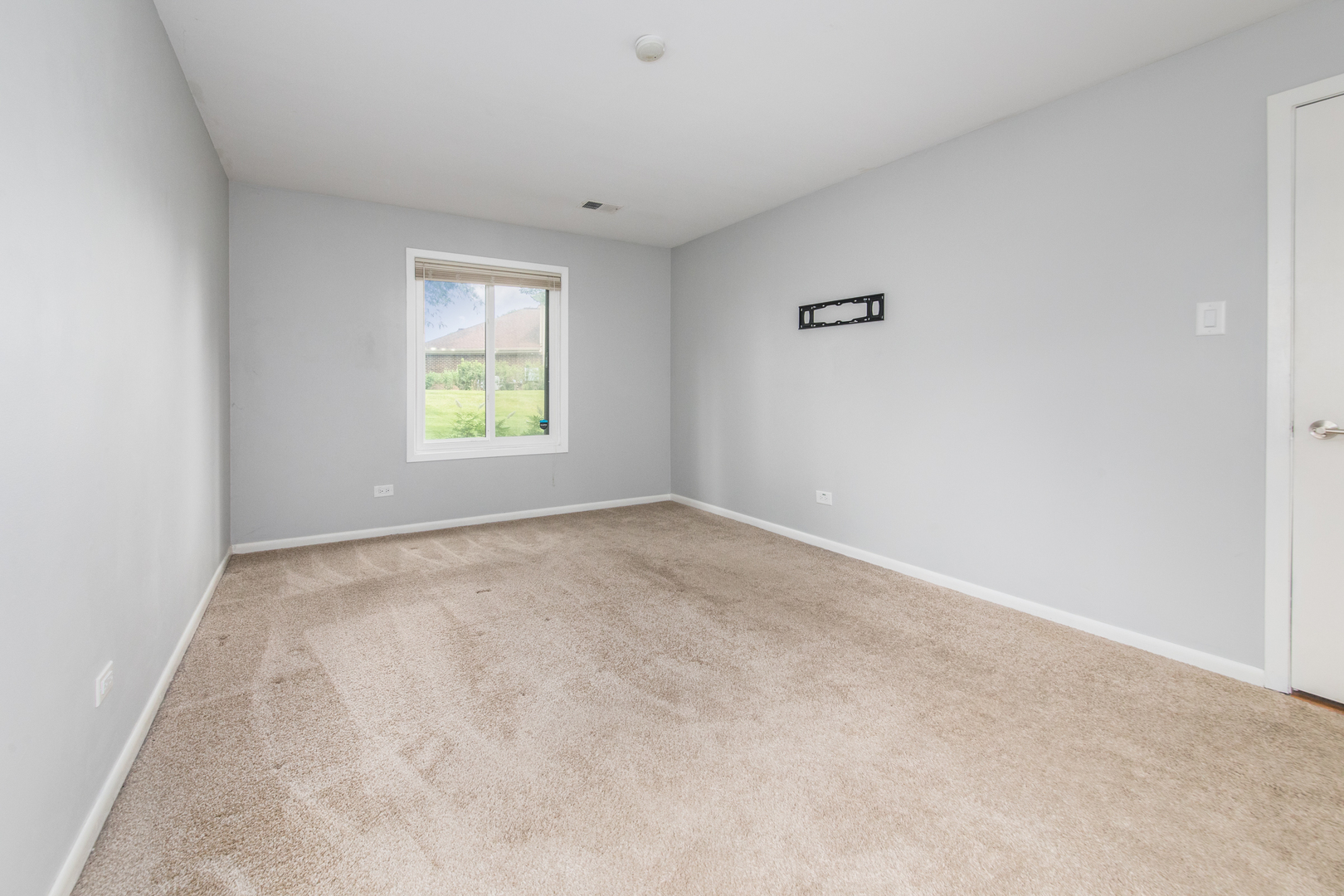 856 E Coach Road Unit: 1