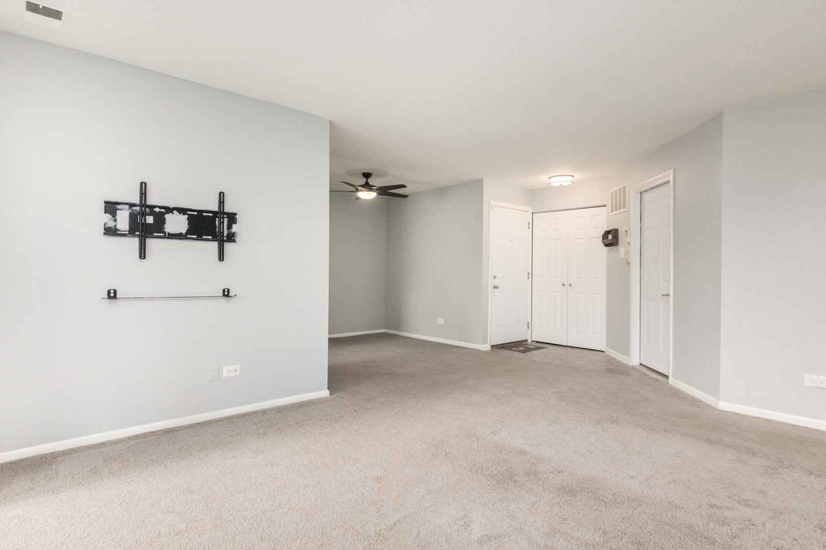 856 E Coach Road Unit: 1