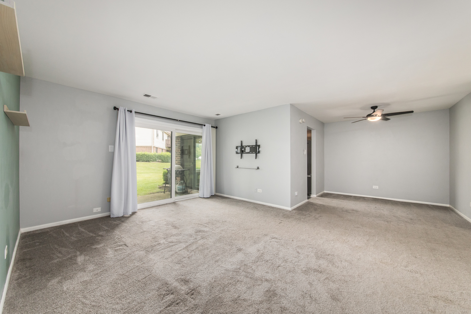 856 E Coach Road Unit: 1