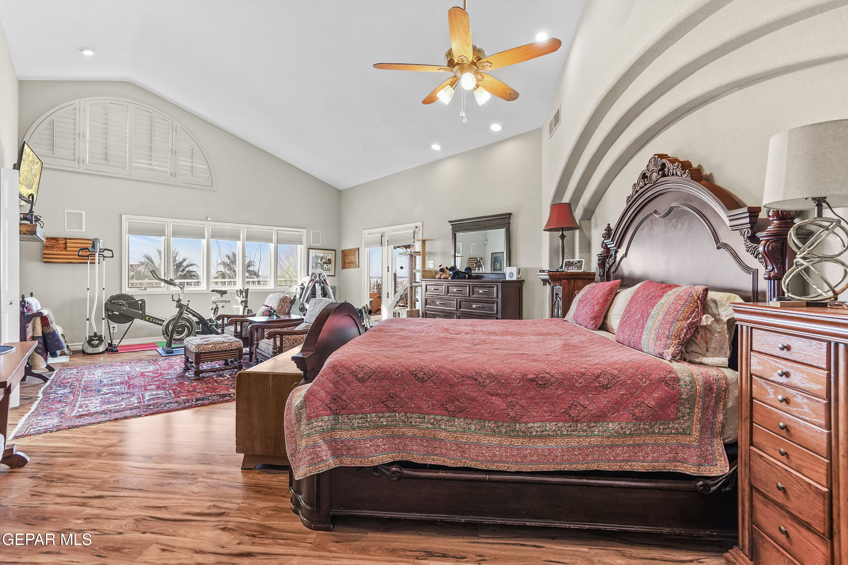 867 VIA ALTA Lane