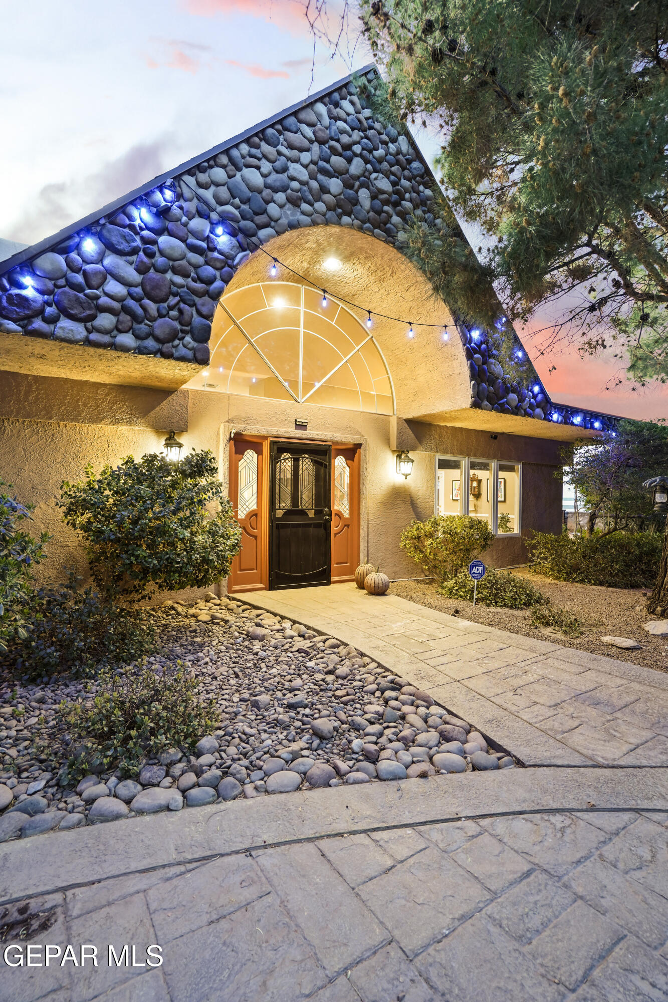 867 VIA ALTA Lane