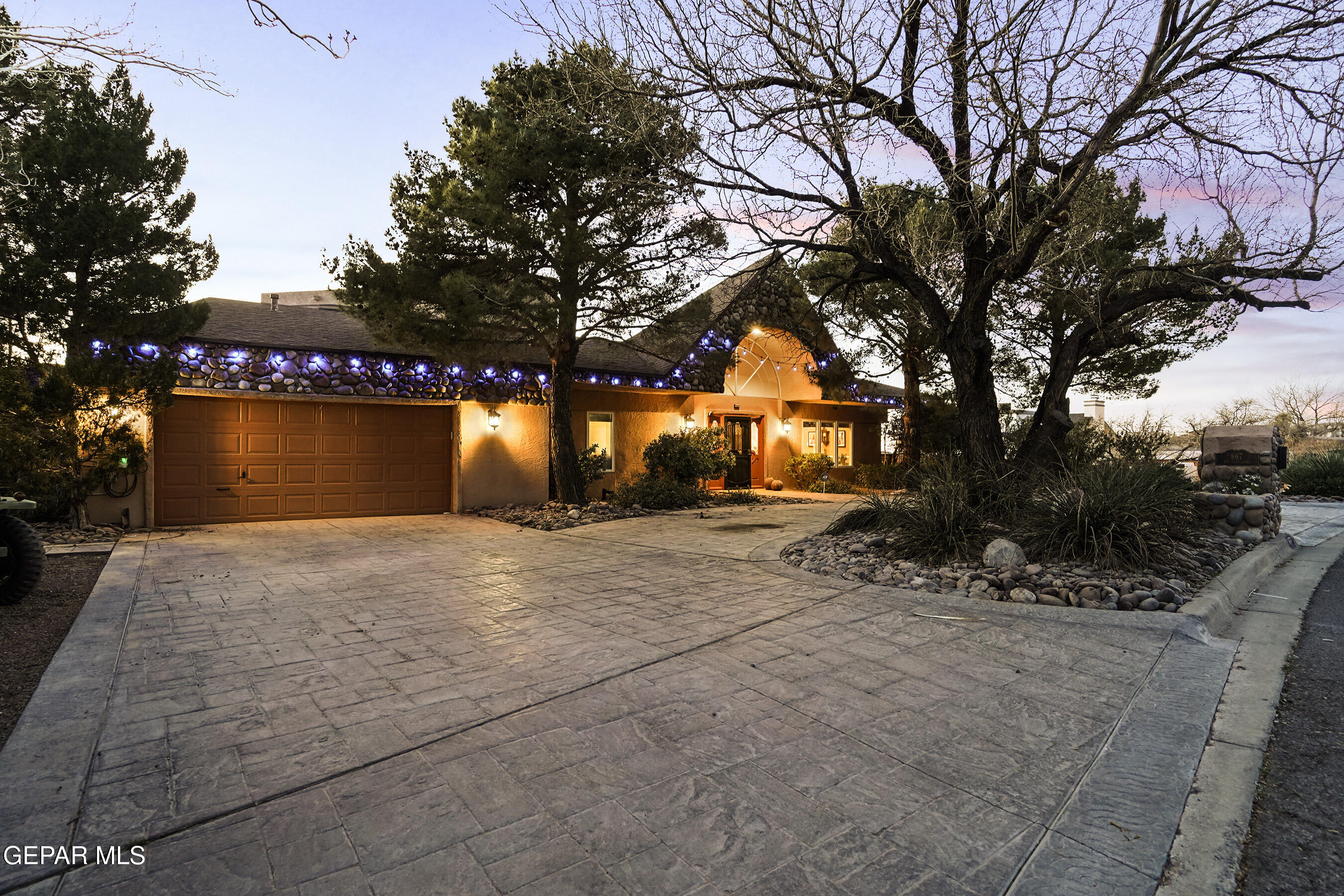 867 VIA ALTA Lane