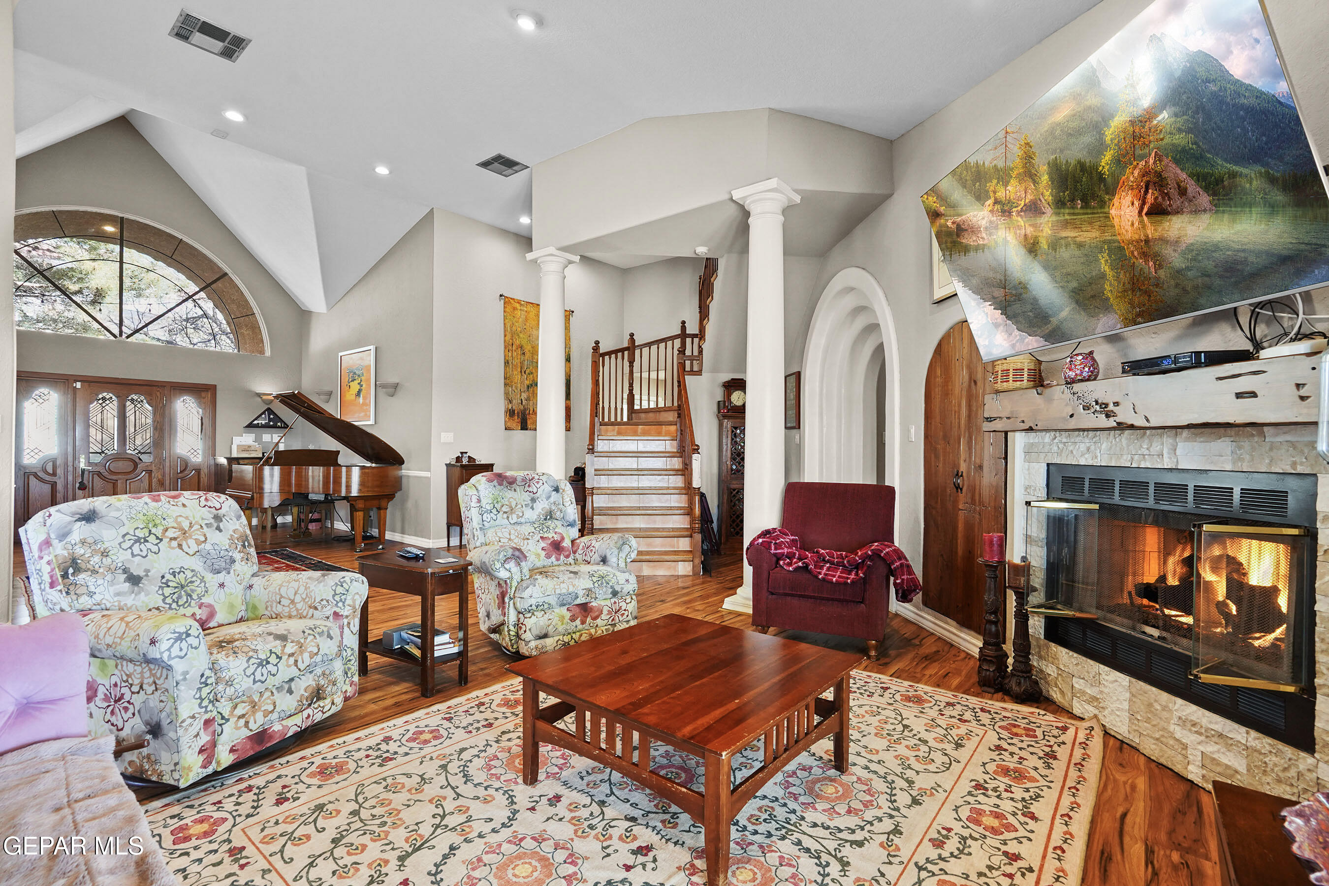 867 VIA ALTA Lane