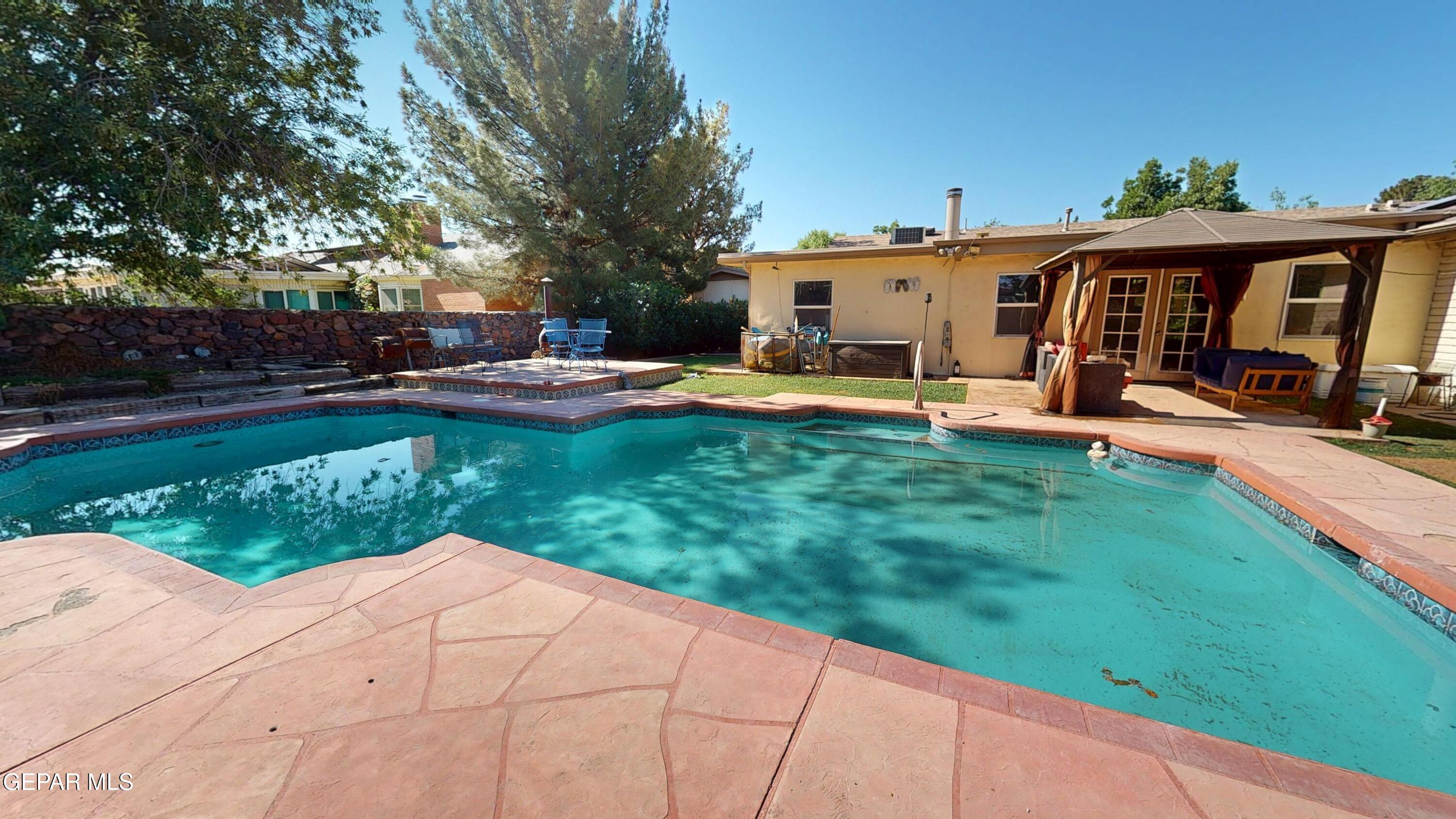 492 Country Oaks Drive